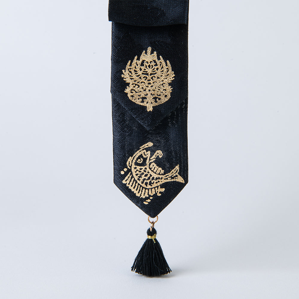 GLEAF silk keychain featuring gold-leaf stamped crown and carp design – traditional Korean handcrafted item