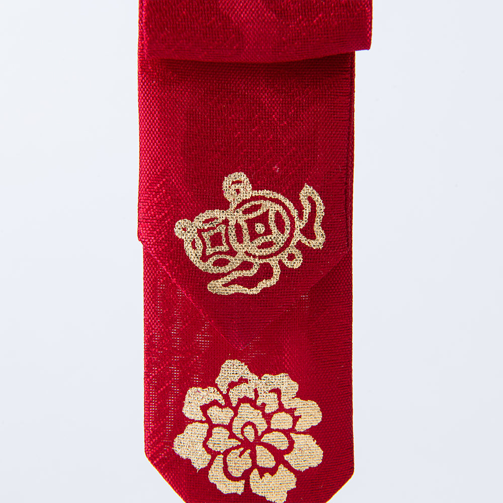 Elegant 100% silk Korean keyring with gold-leaf emblem – artisan-made by GLEAF