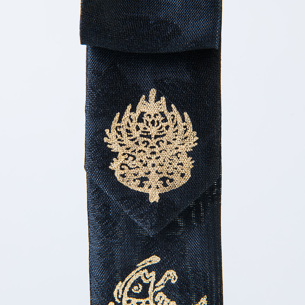 Elegant 100% silk Korean keyring with gold-leaf emblem – artisan-made by GLEAF