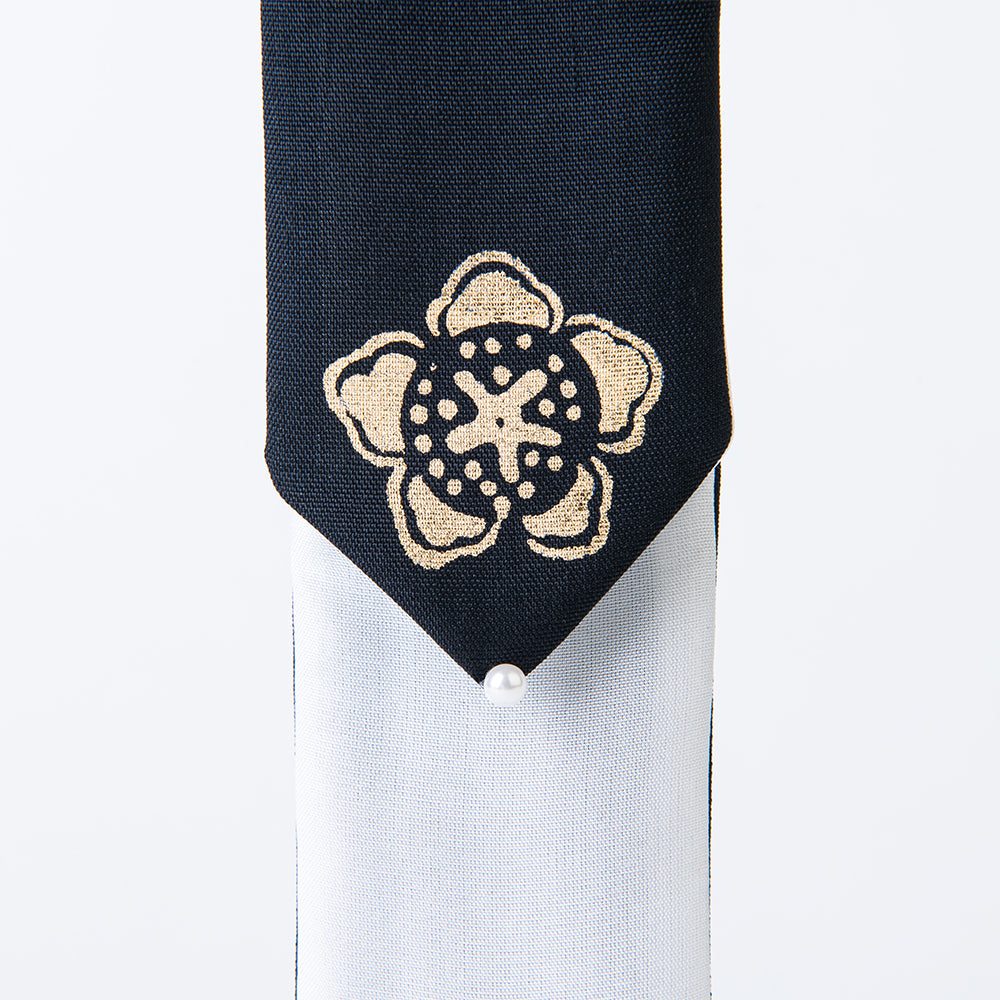 GLEAF black and white silk hair ribbon featuring gold hibiscus motif – traditional Korean handcrafted design