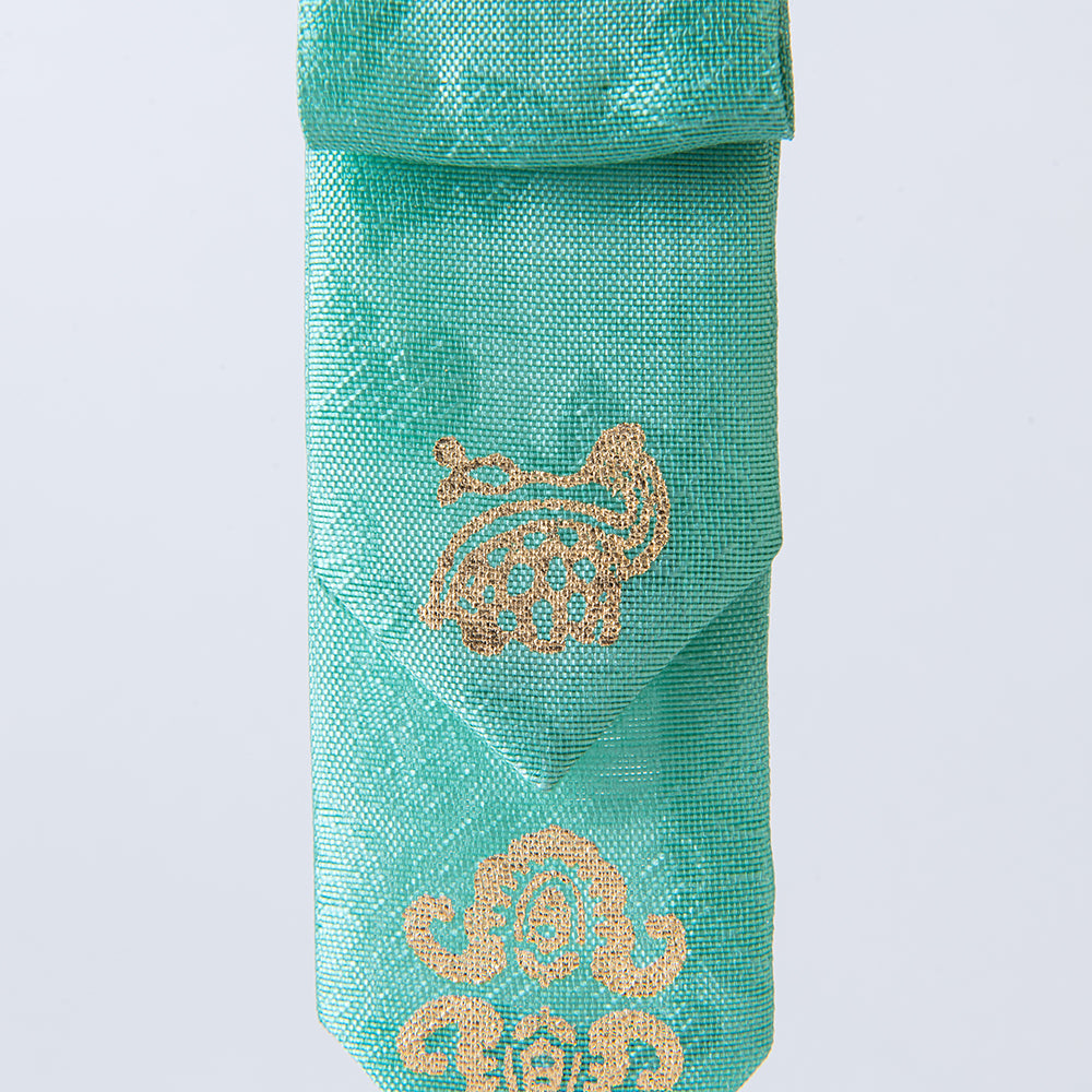 Elegant 100% silk Korean keyring with gold-leaf emblem – artisan-made by GLEAF