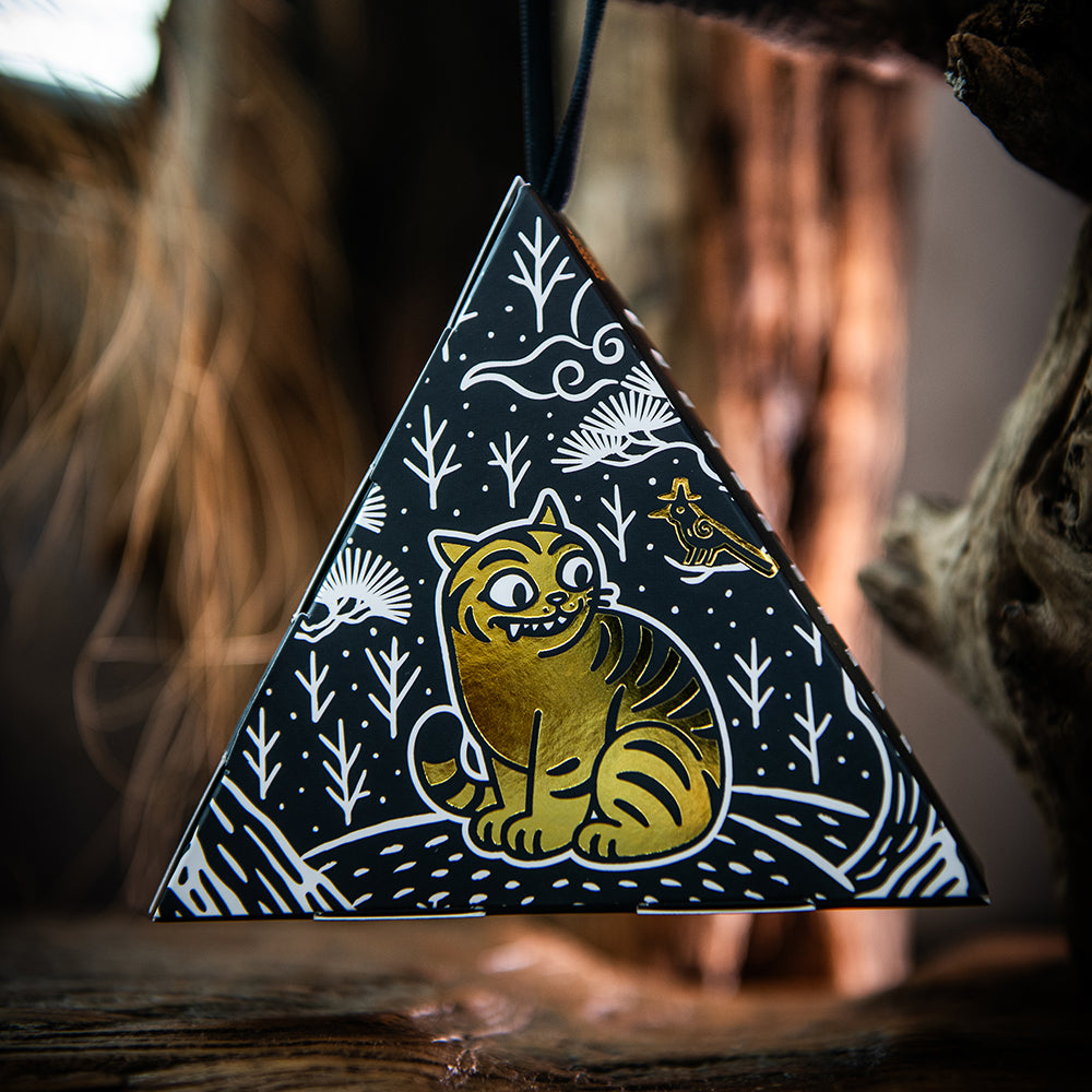 Handcrafted Korean Sachet with Lucky Tiger Motif and Gold-Leaf Design – GLEAF