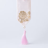 GLEAF silk keychain featuring gold-leaf stamped lotus and peony design – traditional Korean handcrafted item