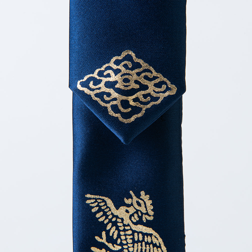 GLEAF silk keychain featuring gold-leaf stamped cloud and phoenix design – traditional Korean handcrafted item